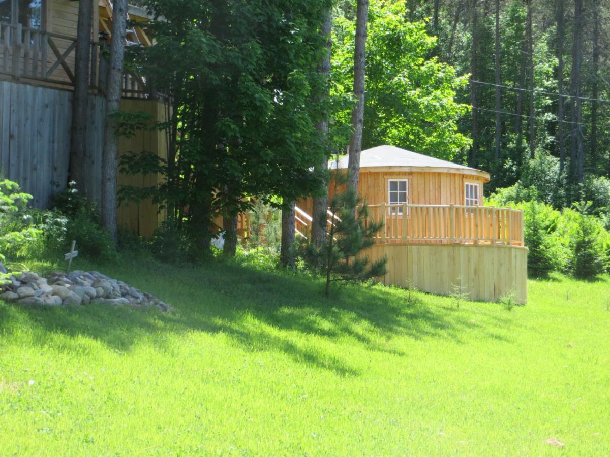 La Maison Sous Les Arbres Saint Roch de Mekinac Exterior foto
